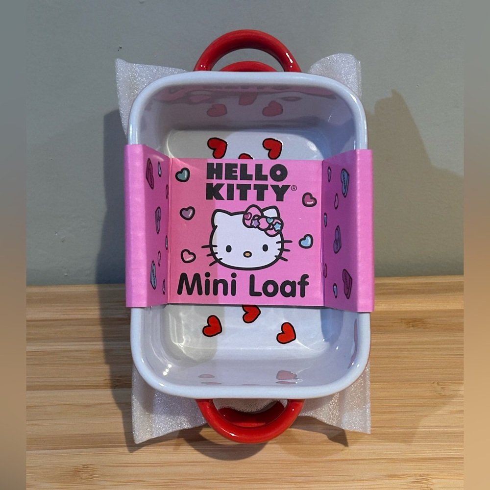 HELLO KITTY Hearts & Sunglasses  Mini Ceramic Loaf Pan Set Of 2 Made By Sanrio - Picture 4 of 8